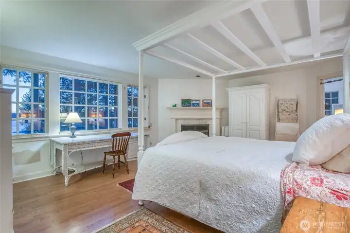 Primary suite with views of bay