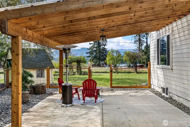 Gorgeous patio W/ Pergola and VIEWS