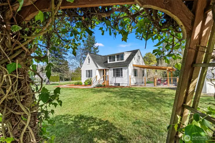 Pictuesque home on pristine acreage + views!