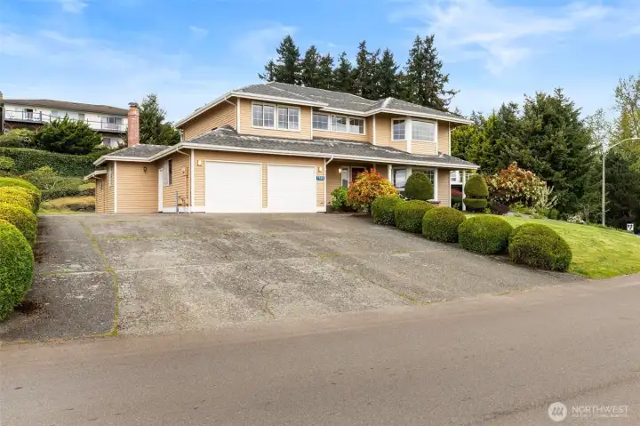 Plenty of off-street parking!