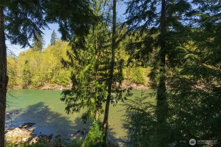 Skykomish river front!