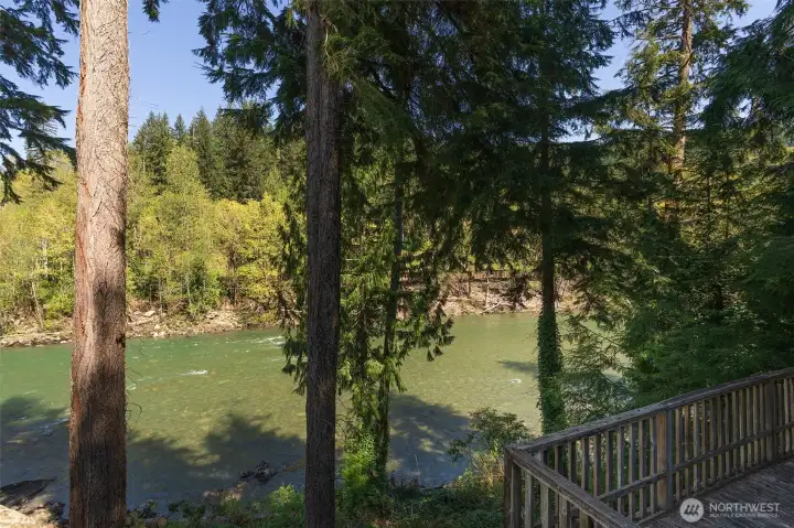 Great waterfront vistas!