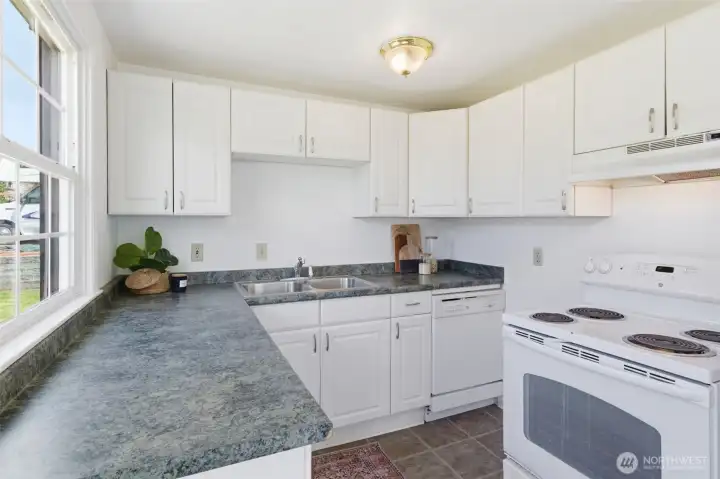 Easy to prepare meals in this space. Easy to prepare meals in this space.