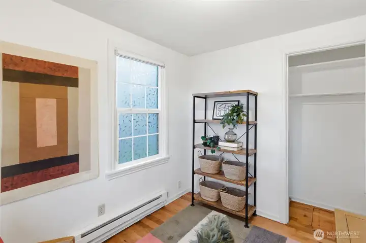 A different angle of that bedroom. A different angle of that bedroom.