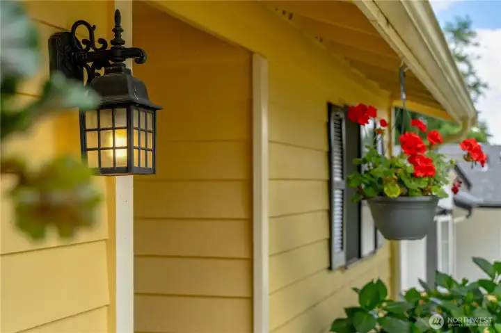 Cheery & Welcoming Cheery & Welcoming