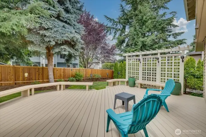 Great deck with built-in benches just ready for you to entertain on or to relax after a busy day!