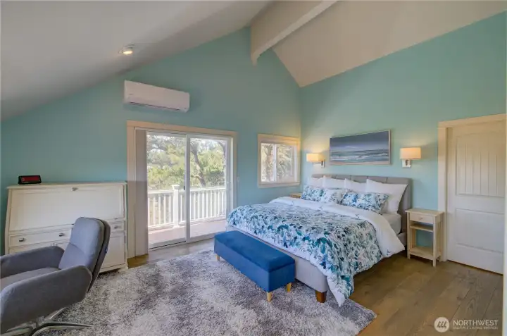 Spacious primary suite