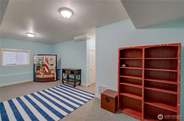 Large rec room on lower level