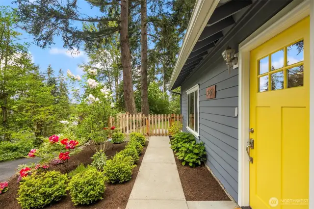 Charming Lake Forest Park Bungalow