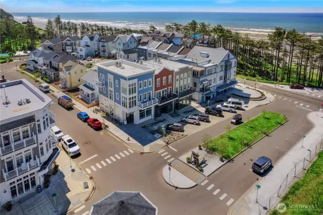 Town aerial w/proximity to ocean