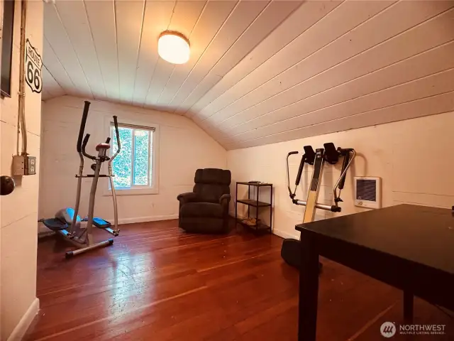 3rd bedroom (upstairs)
