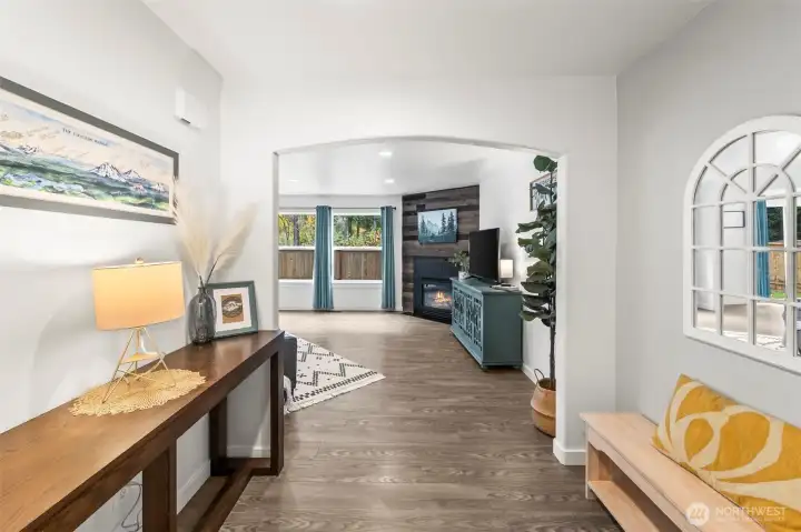 Nice size entry, take your shoes off and stay awhile!