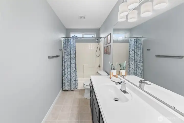 Beautifully updated main bathroom