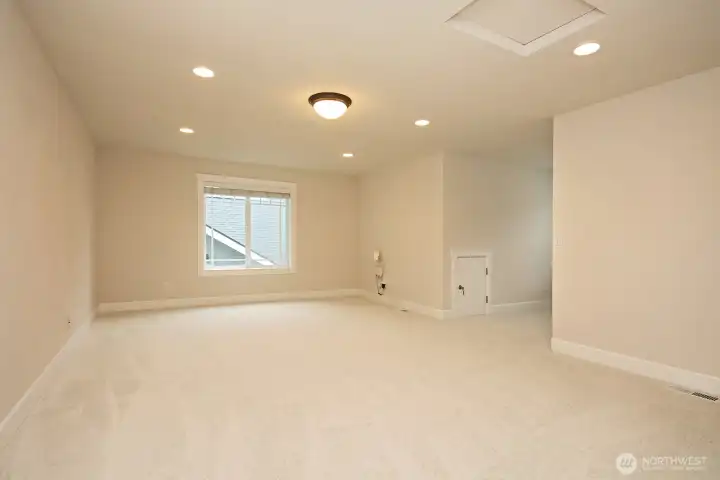 Large bonus room above the garage