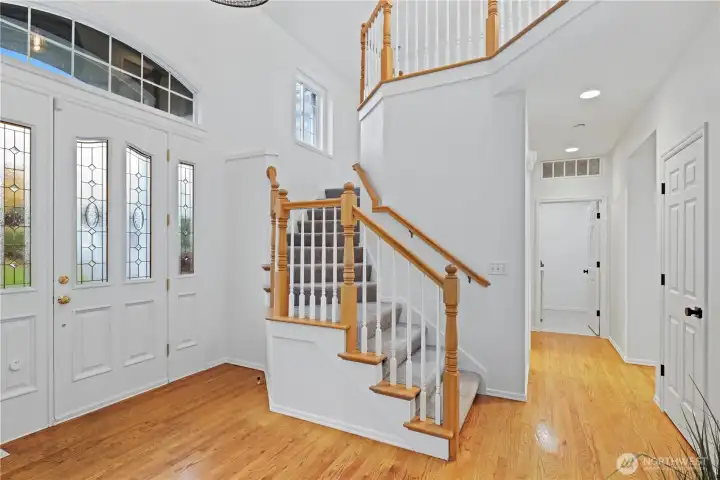 Glorious open staircase at the entryway