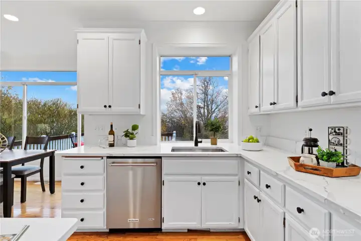 Just imagine looking out over the Cascades as you prep for coffee