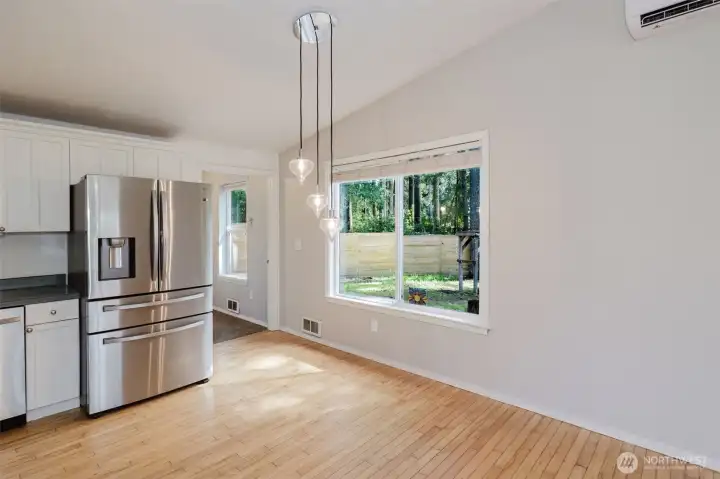 kitchen/eating space