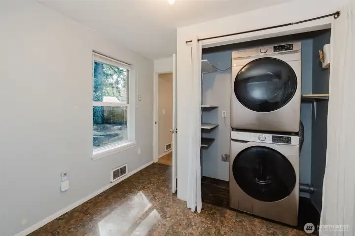 washer/dryer laundry room