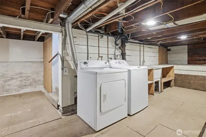 Washer/Dryer included for new owner. Plenty of storage space for all your gear. Washer/Dryer included for new owner. Plenty of storage space for all your gear.