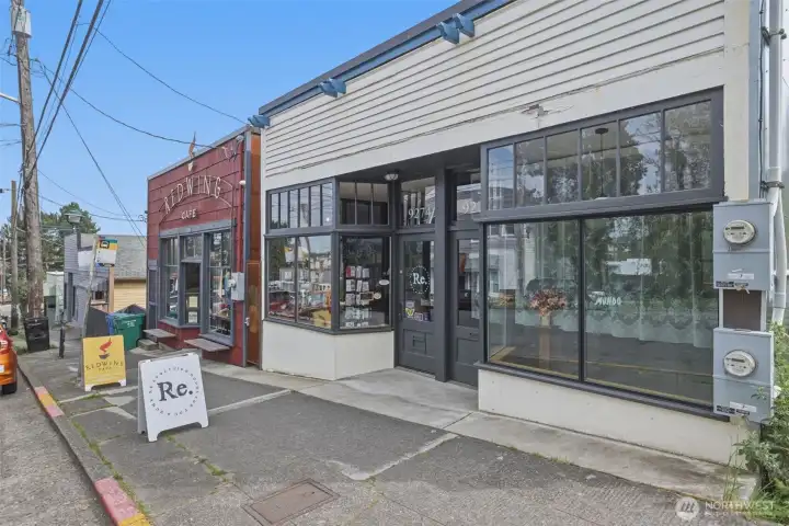 Upper Rainier Beach is one of the area's most welcoming communities. Most all the restaurants and shops are owned by local residents and have a friendly vibe. Redwing Cafe for coffee, treats, and vegan menu selections. Re. for retro and new gift offerings. Jude's Bistro and Wine Bar, Lakeroute Cafe, Creamy Cone and other eateries round out the selections-you'll definitely meet up with the neighbors here!! Upper Rainier Beach is one of the area's most welcoming communities. Most all the restaurants and shops are owned by local residents and have a friendly vibe. Redwing Cafe for coffee, treats, and vegan menu selections. Re. for retro and new gift offerings. Jude's Bistro and Wine Bar, Lakeroute Cafe, Creamy Cone and other eateries round out the selections-you'll definitely meet up with the neighbors here!!