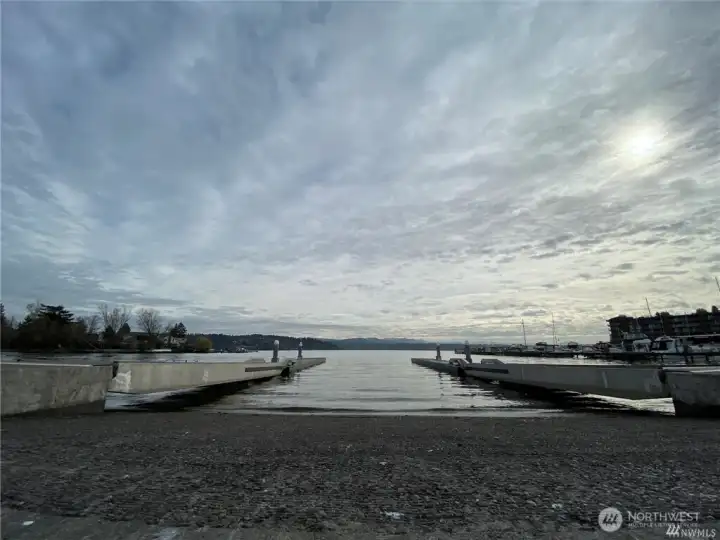 Atlantic City Public Boat Launch on Lk WA is just steps away from the Rainier Beach Restaurant District. Atlantic City Public Boat Launch on Lk WA is just steps away from the Rainier Beach Restaurant District.
