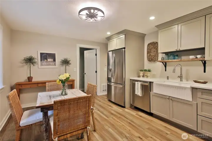plenty of room to work and share meals in an efficient use of space