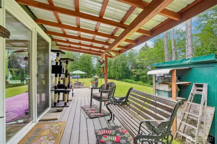 Outdoor covered patio / catio