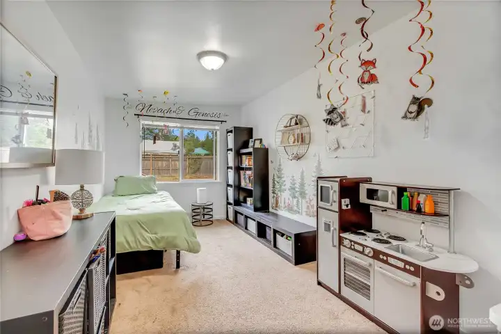 Guest room 1 - bright with beautiful woodland fauna on the walls - ready for your woodland friends!