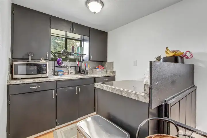 This kitchen has more room than you would expect from a 1-bd apt!