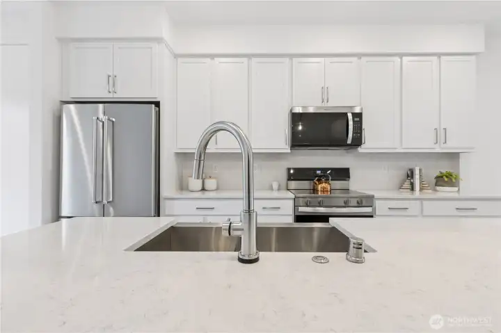 Stainless steel appliance shine in this entertainers kitchen! Stainless steel appliance shine in this entertainers kitchen!