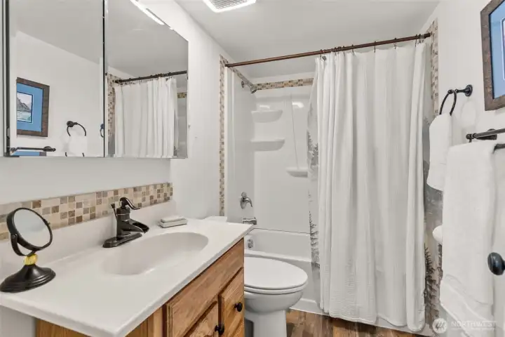 Full bath off hallway