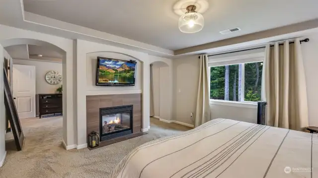 Primary features dual sided gas fireplace, perfect for PNW winters!