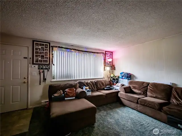 3314 LIVING ROOM....
