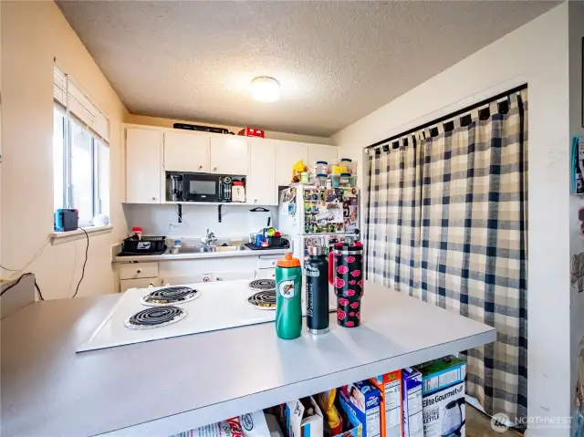 LAST ONE OF 3314 KITCHEN AND LAUNDRY