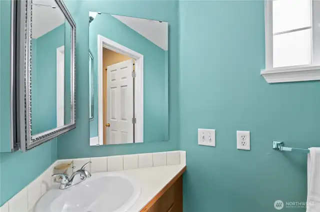 Downstairs 1/2 bathroom