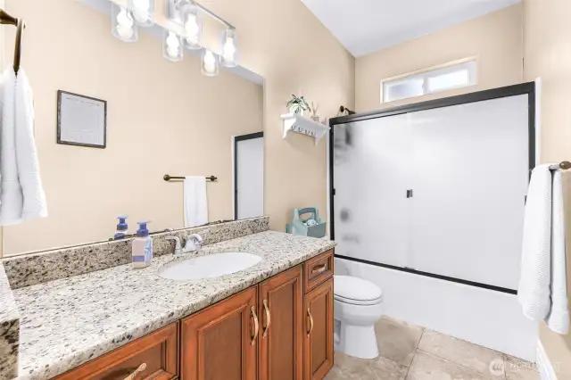 Main floor full bathroom