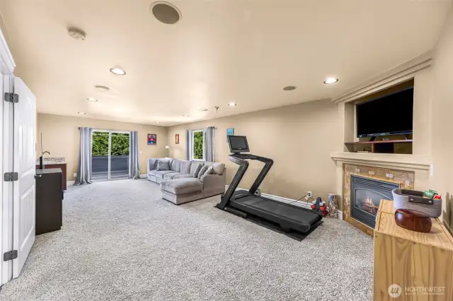 Bonus room upstairs with balcony, fireplace and wet bar