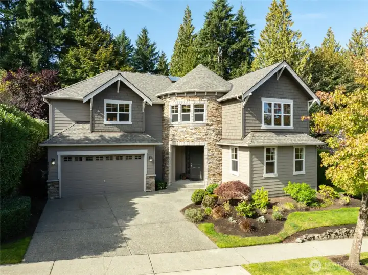 “East-facing Murray Franklyn home in sought-after Greenleaf. Manicured landscaping and timeless curb appeal, with privacy assured by 6.8 acres of protected greenbelt beyond.”