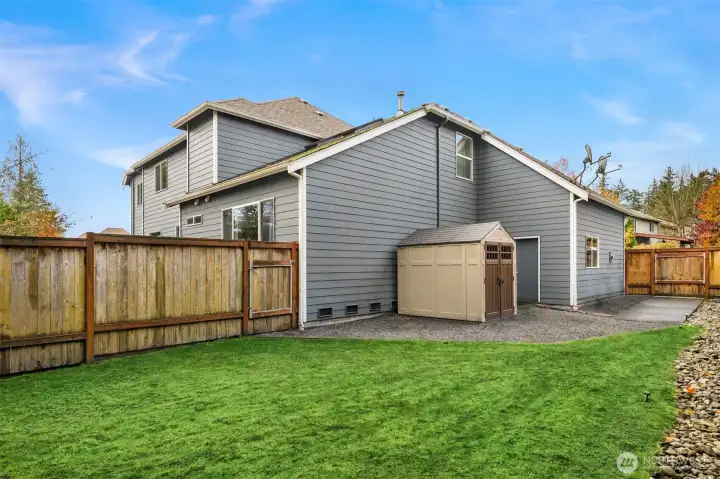 Another look at the level fully fenced side yard