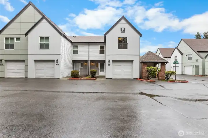 End Unit! New Room, Siding, Windows & Exterior Paint In 2025!