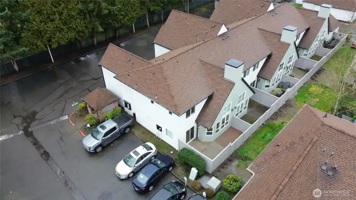 End Unit! New Room, Siding, Windows & Exterior Paint In 2025!