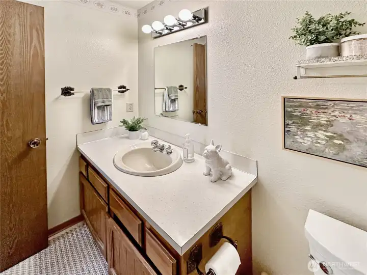 Full hall bath conveniently located by each guest bedroom.
