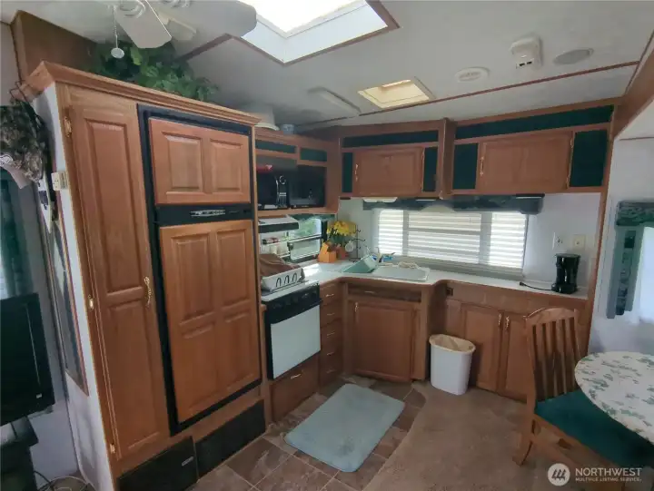 5th wheel kitchen - she's a beauty