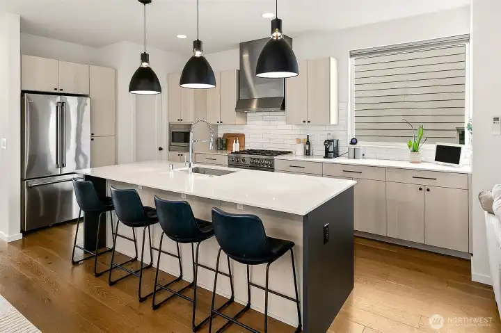 Kitchen w/eating space