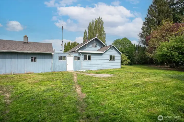 The drain field is in this area behind the house.