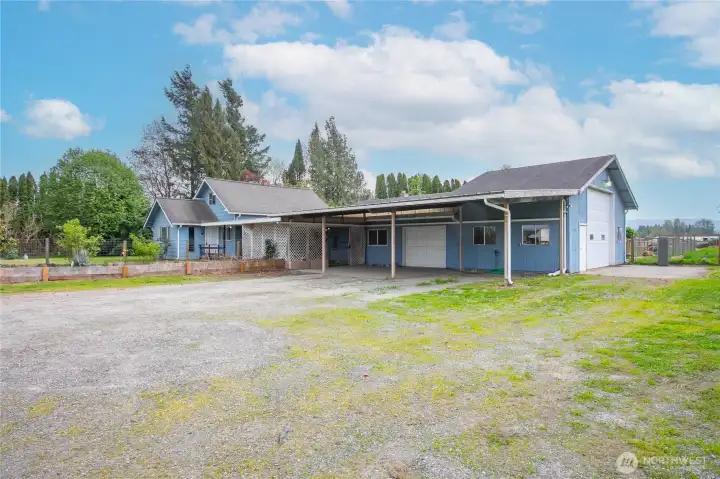 Notice the huge parking area and the side bay door. Plenty of room for RV storage or a small auto shop.