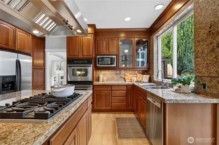 Viking  gas cooktop, an expansive island with integrated cooking space.