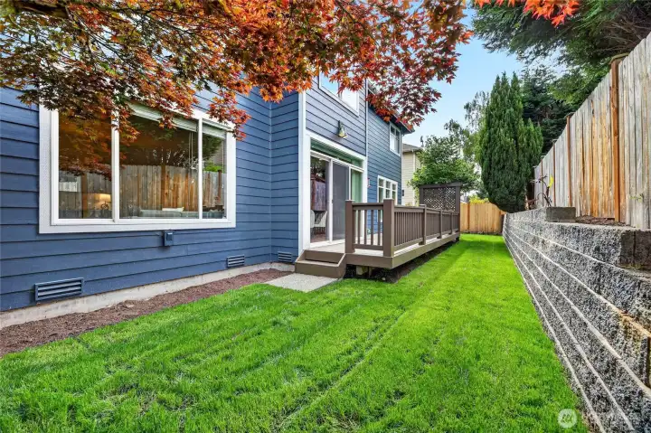 Private fully fenced back yard.
