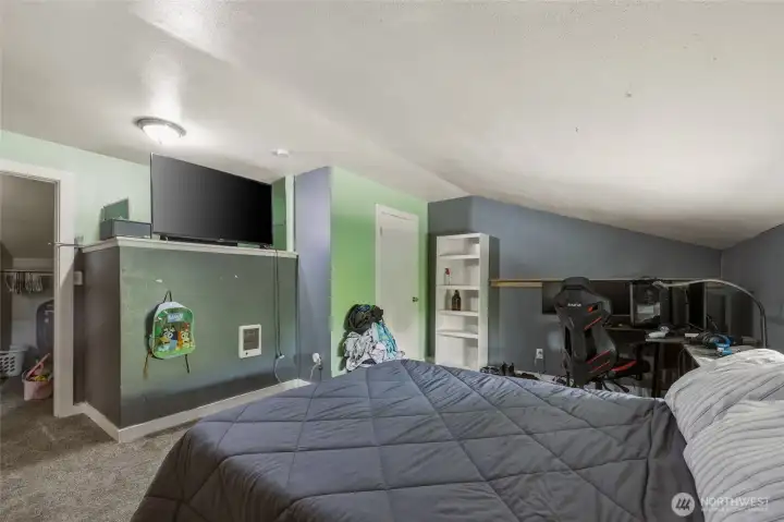 This room also has a walk in closet!