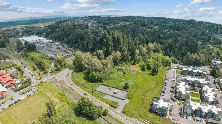 Aerial view of nearby dining, residential amenities, and community conveniences off of E Pioneer. East Town Crossing is on the far right. along the western side of the property. Aerial view of nearby dining, residential amenities, and community conveniences off of E Pioneer. East Town Crossing is on the far right. along the western side of the property.